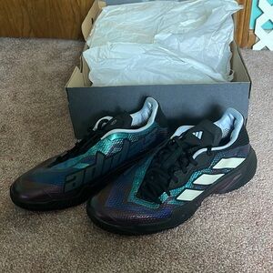 Brand NEW Adidas Barricade M Tennis shoes, size 10, Geofit Blue dawn Bounce